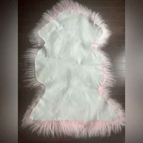 Luxurious Sheepskin Pink Rug - Picture 3 of 3